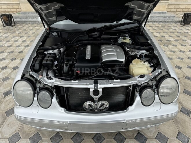 Mercedes E 220 d 2002, 312,000 km - 2.2 л - Saatlı