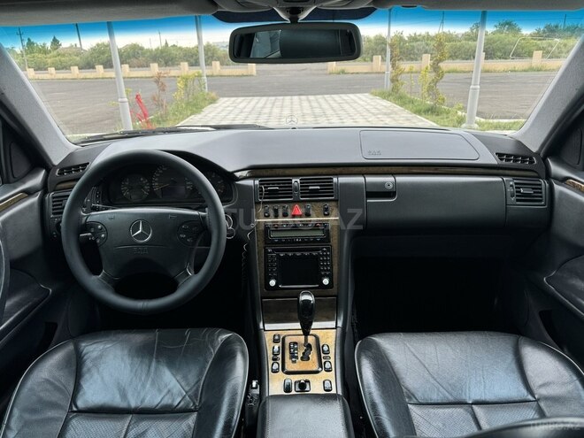 Mercedes E 220 d 2002, 312,000 km - 2.2 л - Saatlı