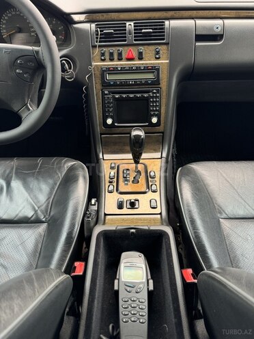 Mercedes E 220 d 2002, 312,000 km - 2.2 л - Saatlı