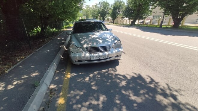 Mercedes C 240 2002, 354,000 km - 2.6 л - Qəbələ