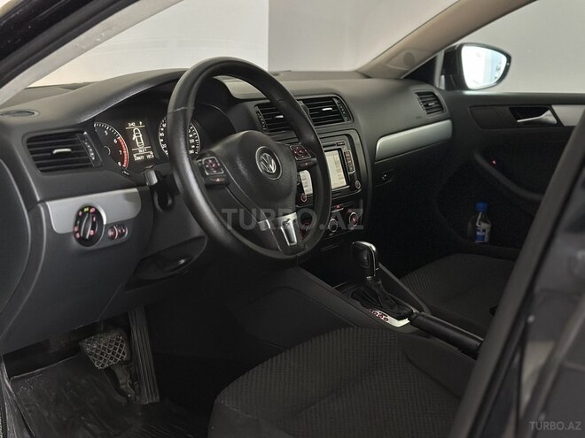 Volkswagen Jetta-11