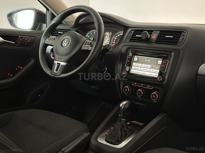 Volkswagen Jetta-15