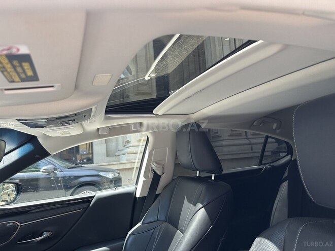 Lexus ES 300h 2021, 61,000 km - 2.5 l - Bakı