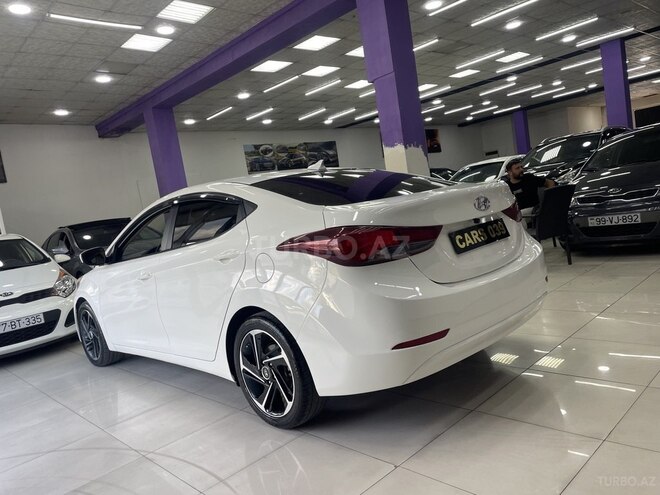 Hyundai Elantra-13