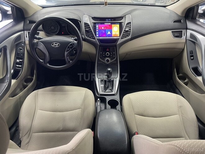 Hyundai Elantra-9