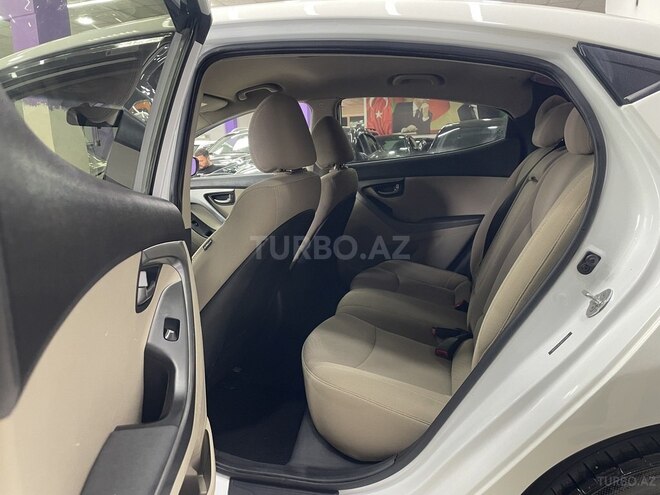 Hyundai Elantra-8