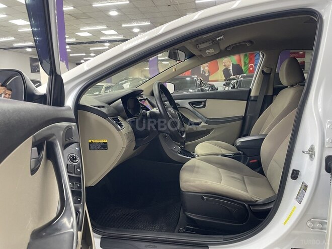 Hyundai Elantra-7
