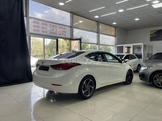 Hyundai Elantra-10