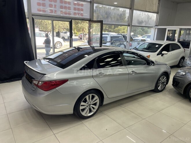 Hyundai Sonata-14