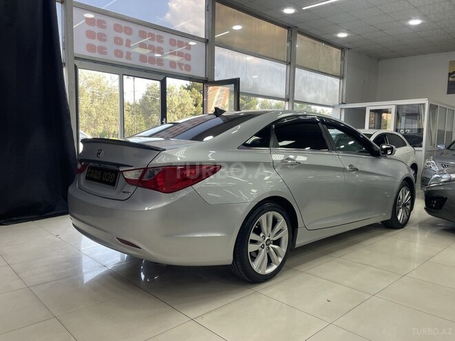 Hyundai Sonata-13