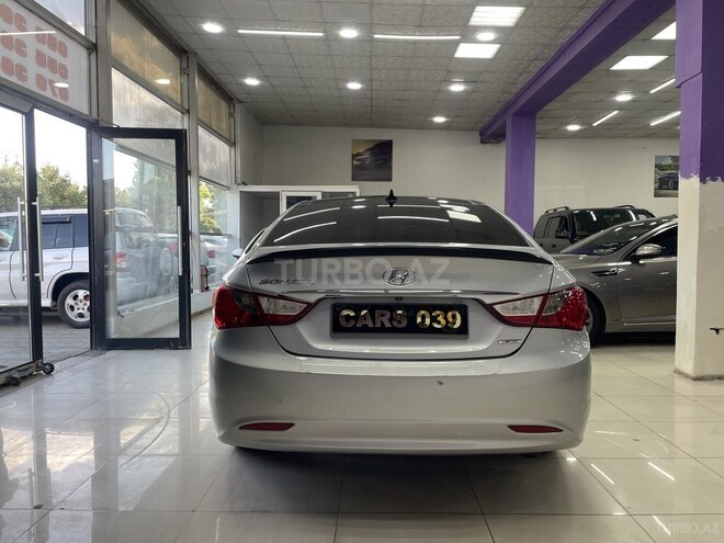 Hyundai Sonata-12