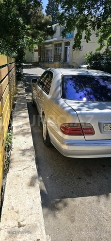 Mercedes E 270 2001, 702,957 km - 2.7 l - Bakı