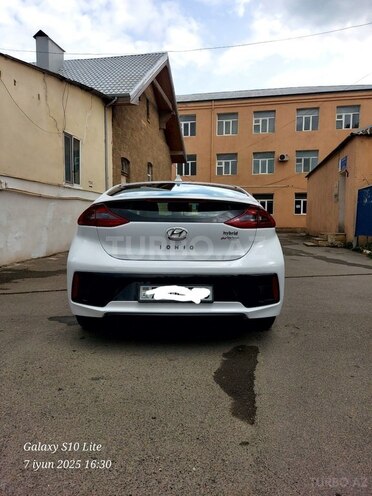 Hyundai IONIQ-2