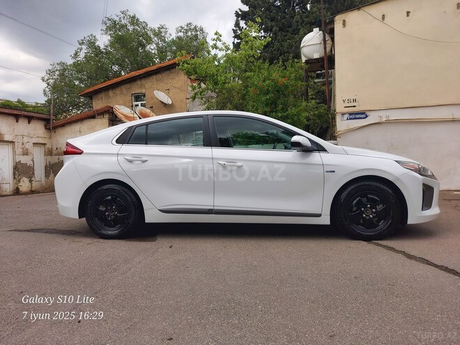 Hyundai IONIQ-4