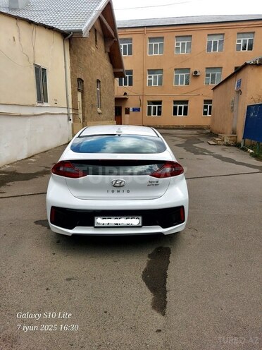 Hyundai IONIQ-7