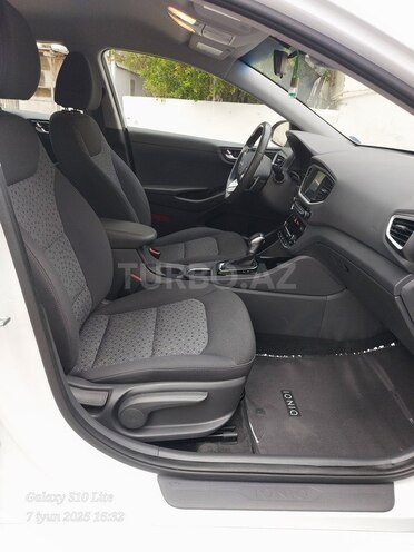 Hyundai IONIQ-12