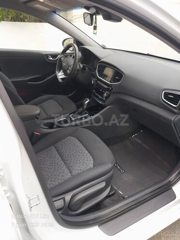 Hyundai IONIQ-13