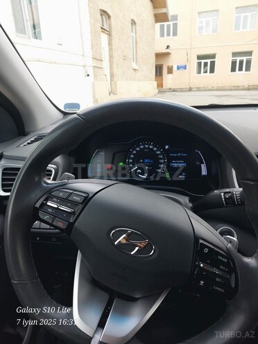 Hyundai IONIQ-15