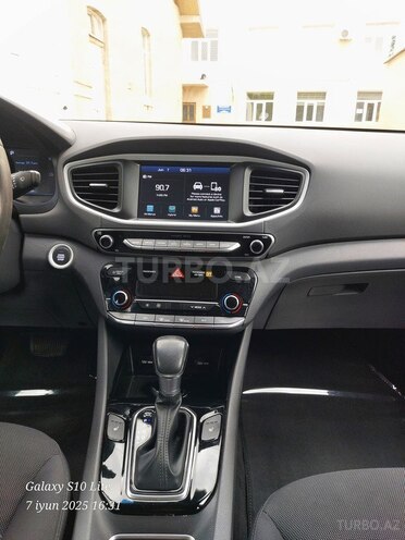 Hyundai IONIQ-16