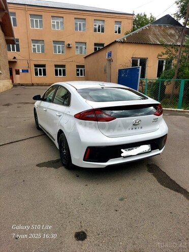Hyundai IONIQ-18