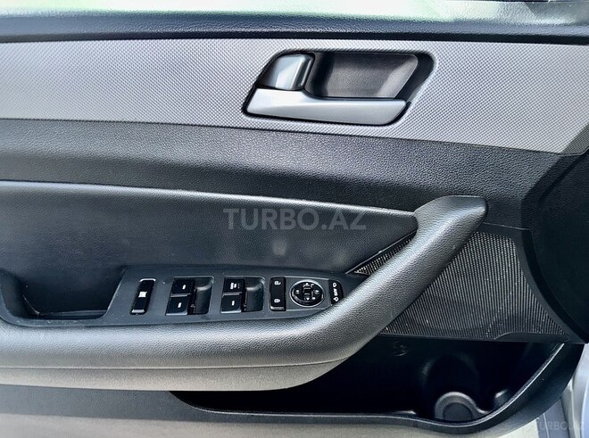Hyundai Sonata-18