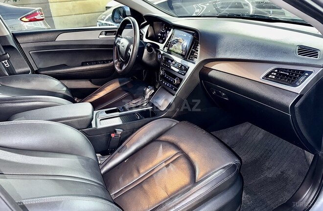 Hyundai Sonata-16