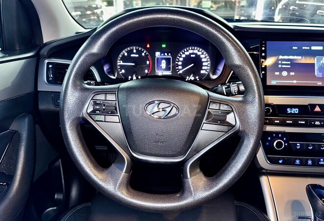 Hyundai Sonata-12