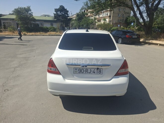 Nissan Tiida-4