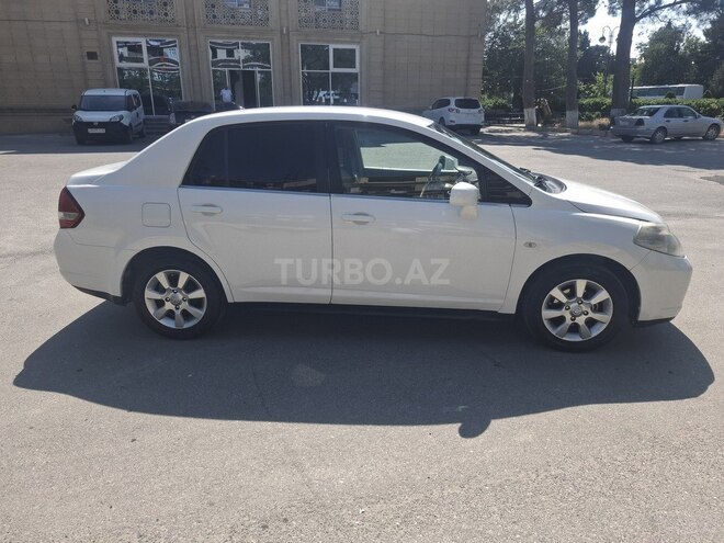 Nissan Tiida-2