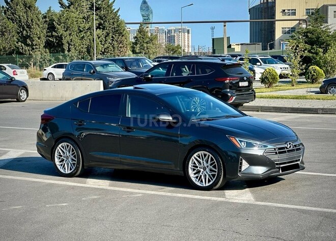 Hyundai Elantra-3