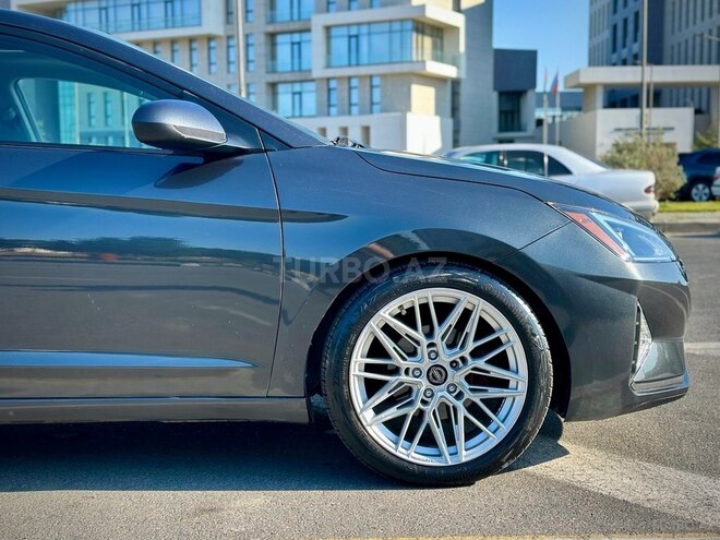 Hyundai Elantra-6