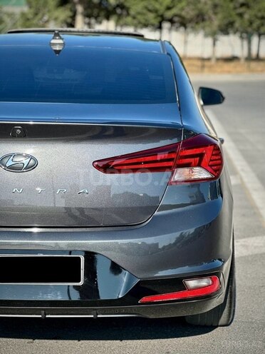 Hyundai Elantra-11