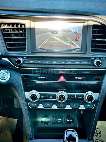 Hyundai Elantra-13