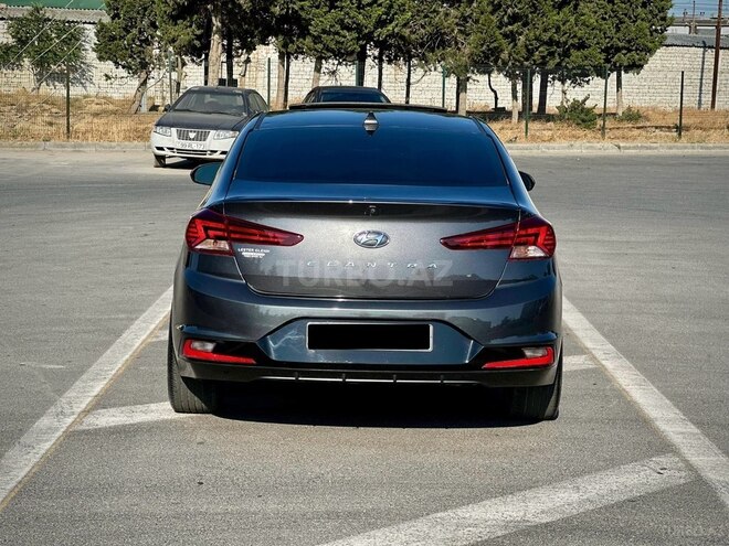 Hyundai Elantra-7