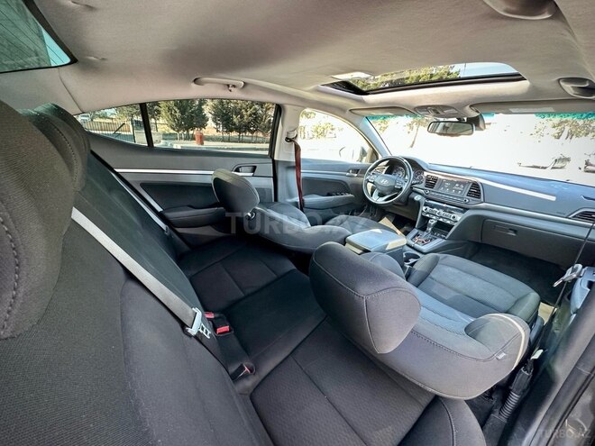 Hyundai Elantra-17
