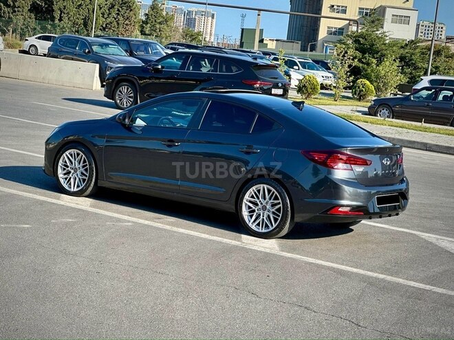 Hyundai Elantra-9
