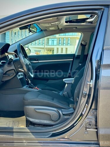Hyundai Elantra-16