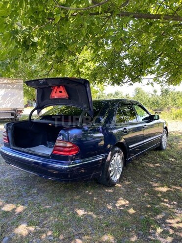 Mercedes E 220 d 2000, 419,000 km - 2.2 л - Oğuz