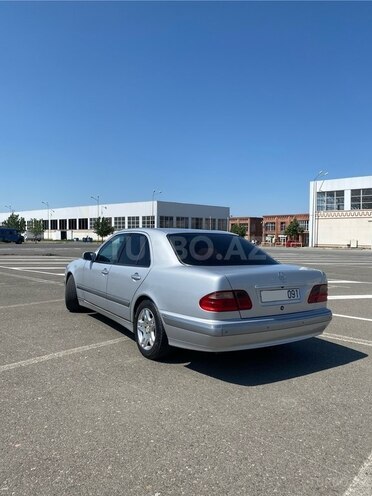 Mercedes E 200 1999, 300,000 km - 2.0 l - Gəncə