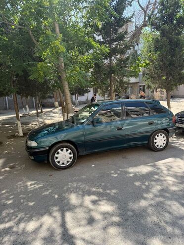 Opel Astra 1997, 300,000 km - 1.6 l - Sumqayıt