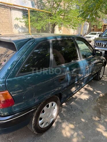 Opel Astra 1997, 300,000 km - 1.6 l - Sumqayıt