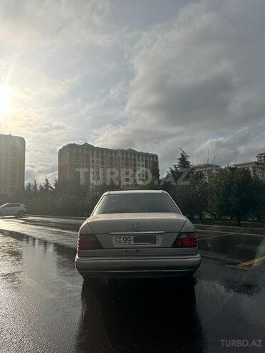 Mercedes E 220 1995, 335,000 km - 2.2 l - Sumqayıt