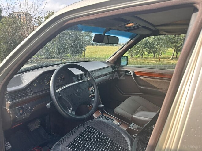 Mercedes E 220 1995, 335,000 km - 2.2 l - Sumqayıt