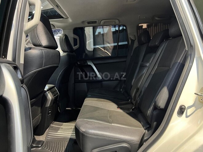 Toyota Land Cruiser Prado-15