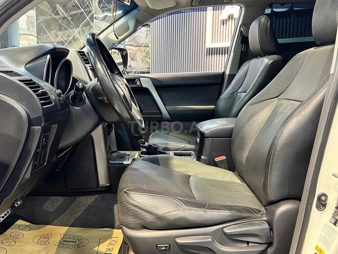 Toyota Land Cruiser Prado-17
