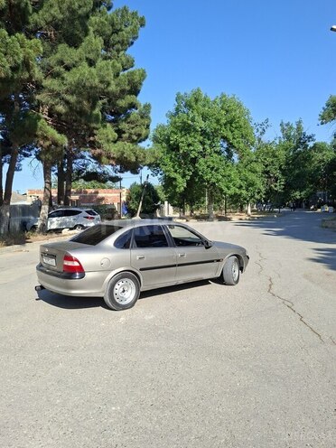 Opel Vectra 1996, 315,000 km - 1.8 l - Bakı