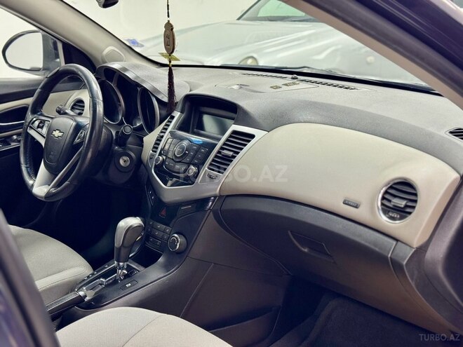 Chevrolet Cruze-13