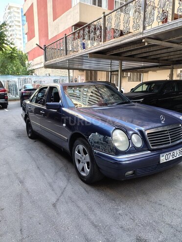 Mercedes E 240 1999, 400,627 km - 2.4 l - Bakı