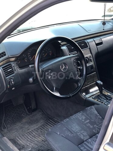 Mercedes E 240 1997, 580,000 km - 2.4 l - Bakı