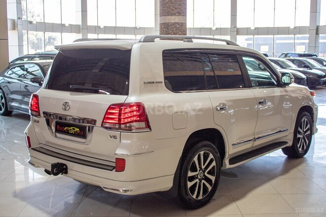 Toyota Land Cruiser-7